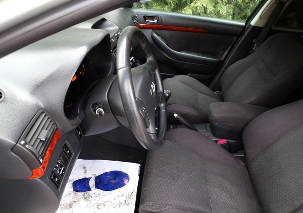 Toyota Avensis cena 13900 przebieg: 198000, rok produkcji 2005 z Kolno małe 407